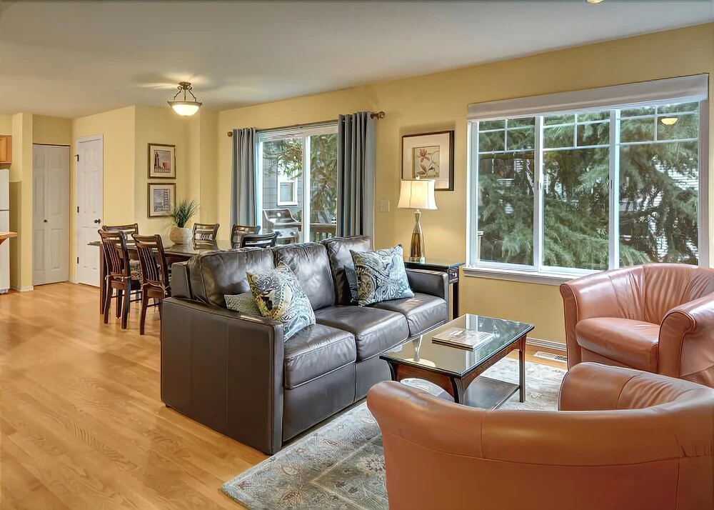 Ballard Northwesterner - Three Bedroom Townhome with Balcony