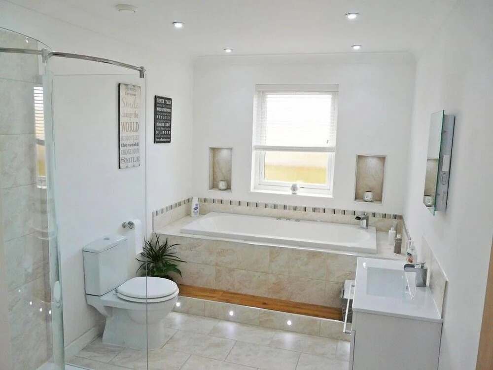 Langley Cottage with patio, spacious rooms - part of Langley Serviced Apartments several properties in Wick