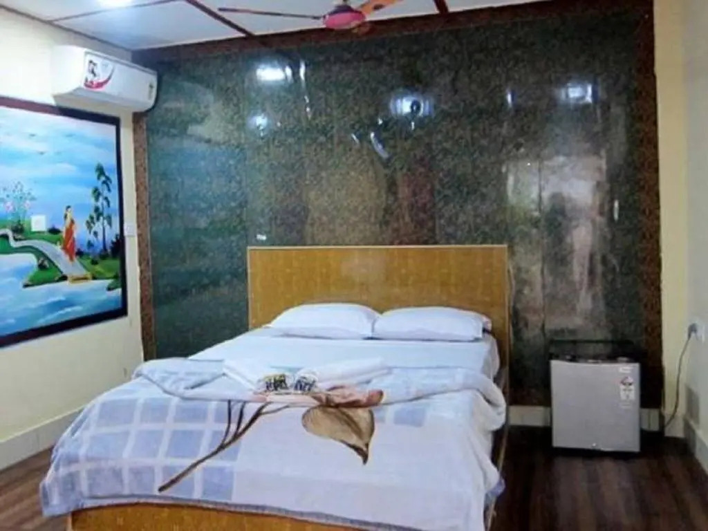 Gold India Beach Resort