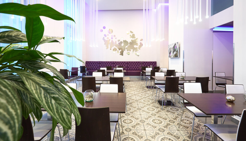12 Revay Hotel