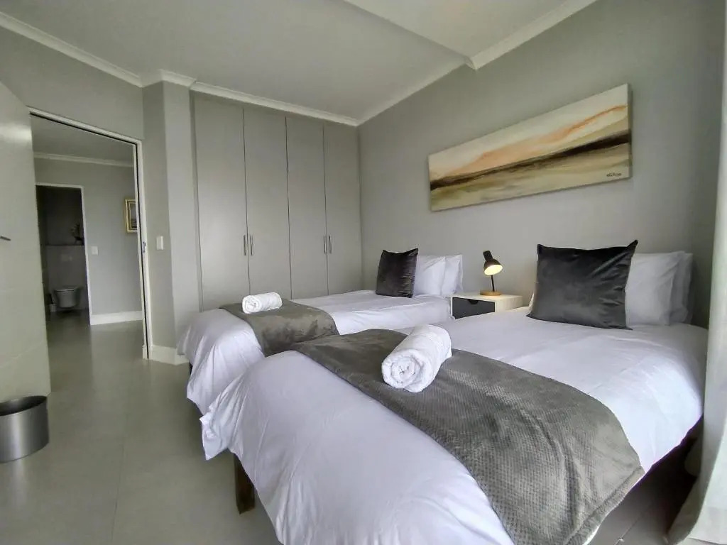 Alba Tramonto - 4 bed 3 bath - 100m to Robberg Beach & Large Patio