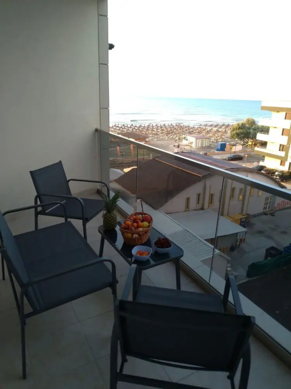 2 Rooms Apartment, max 5 Adults, Splendid View on the Beach and the sea