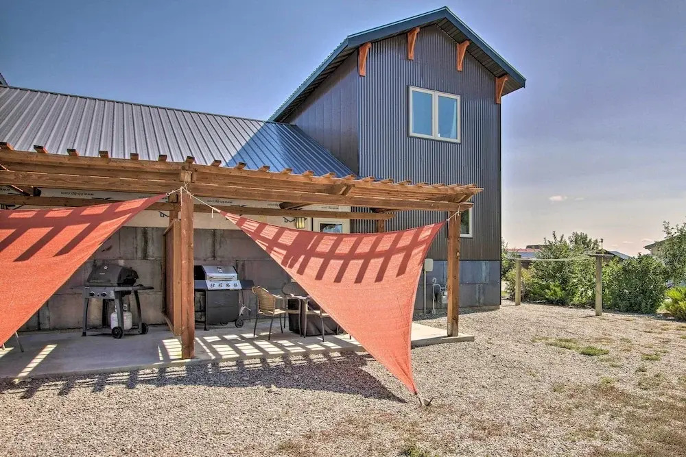 Pet-friendly Choteau Townhouse With Gas Grill!