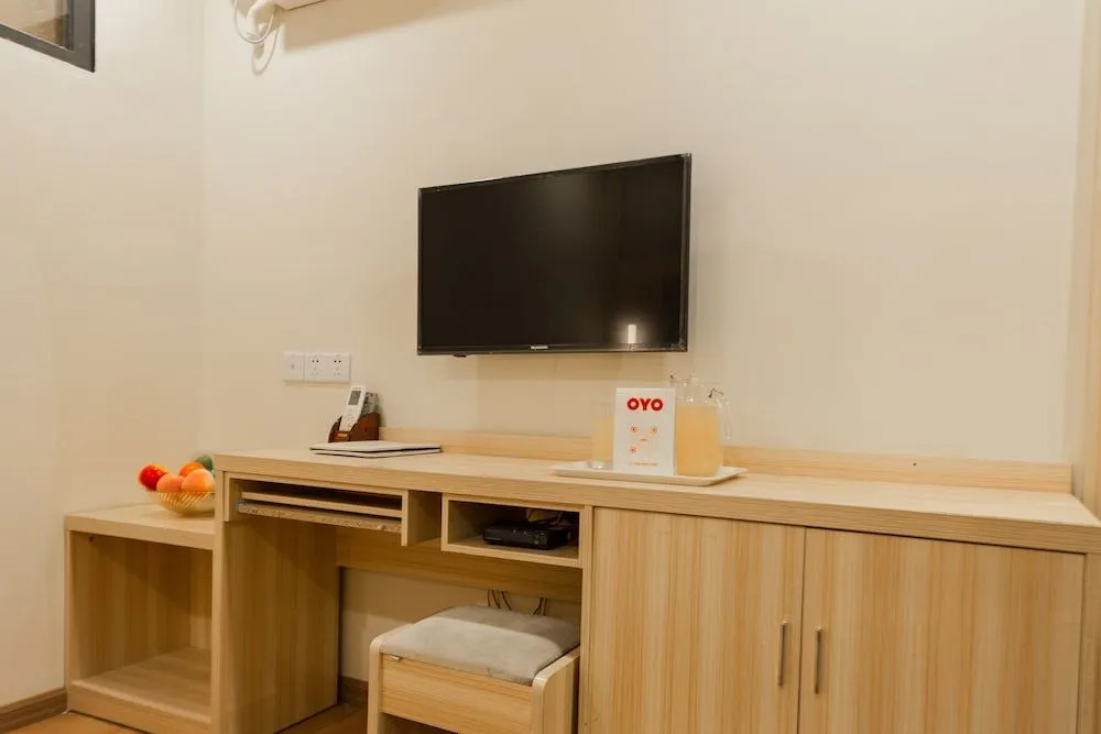OYO 8011 Hotel