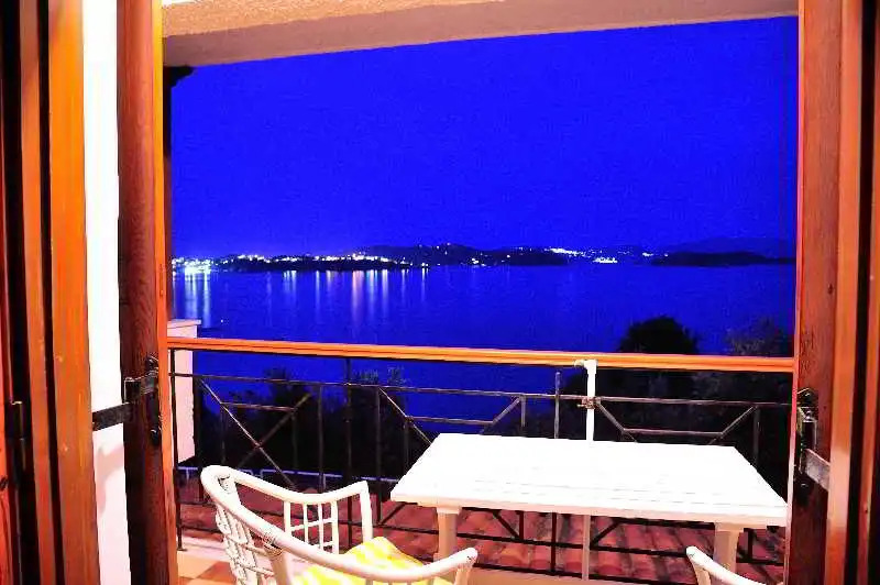 vassilias beach hotel