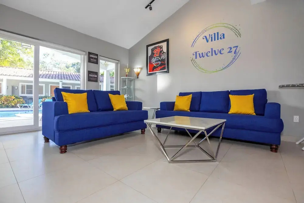 Villa Twelve27