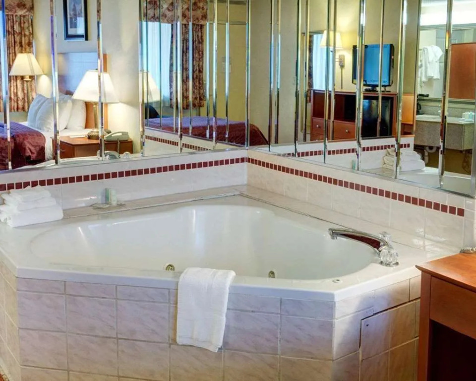 Clarion Inn & Fundome