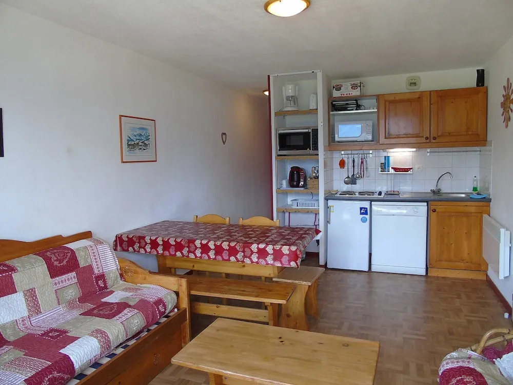 Lou Services Apartment CB50 LSI 001