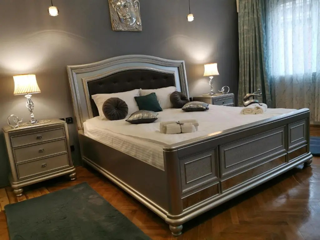 Crystal Central Apartment