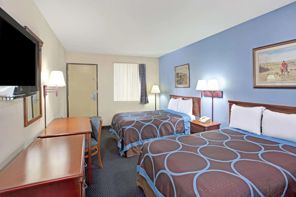 Super 8 by Wyndham Suwanee