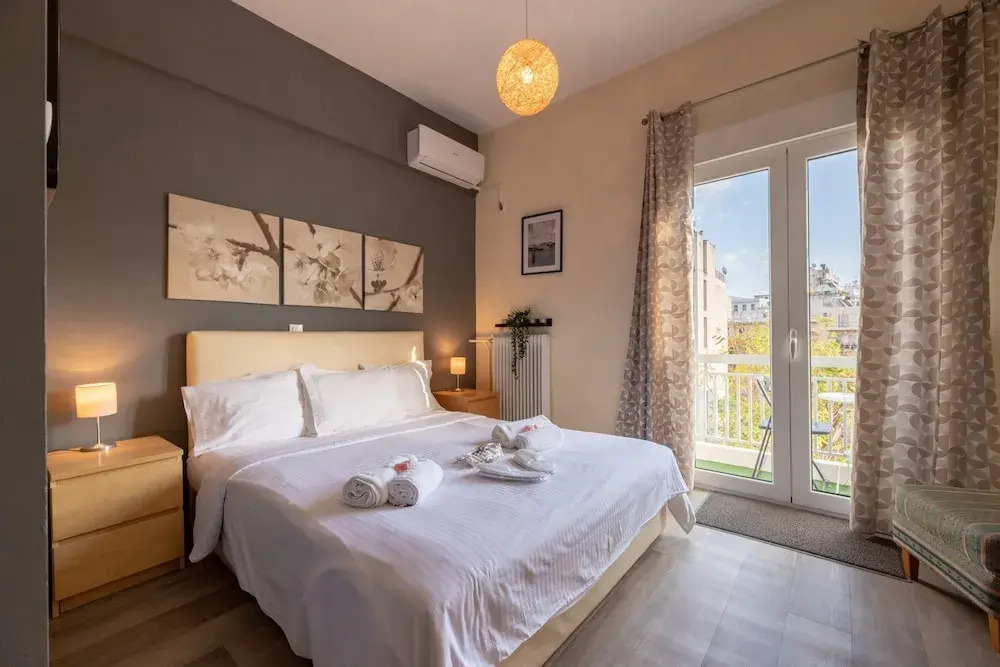 Renovated lovely aptm near to Acropolis