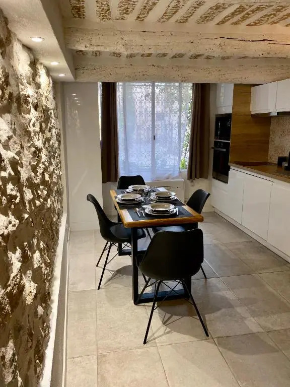 Charmant studio vieil Antibes