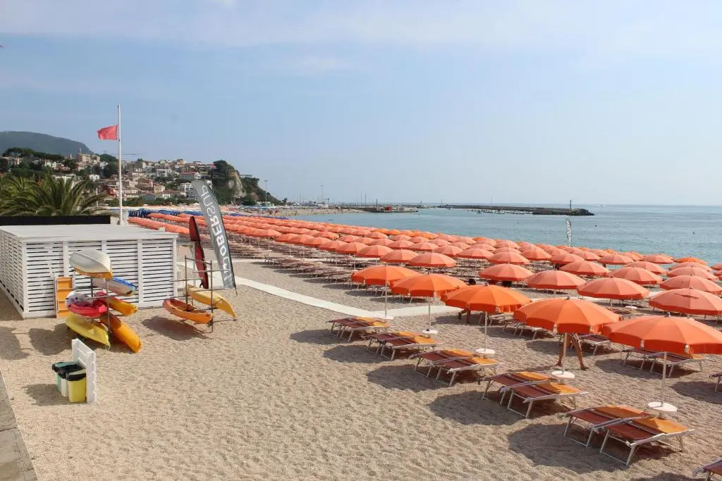 Green Garden Village con piscina, spiaggia riservata e parcheggio
