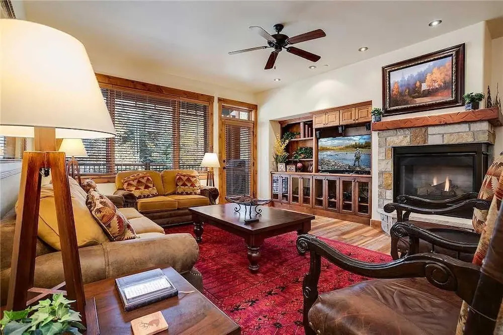 5208 Emerald Lodge, Trappeur's Crossing Apartment 4