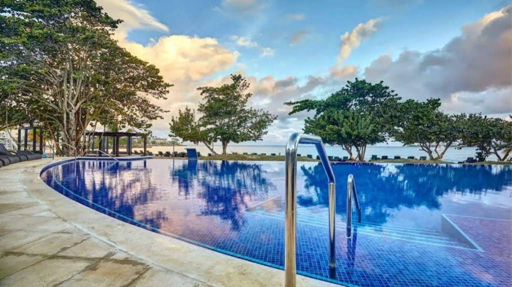 Breezes Grand Resort & Spa