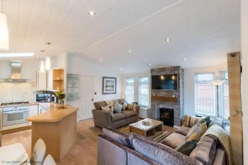 Broad Larch Lodge