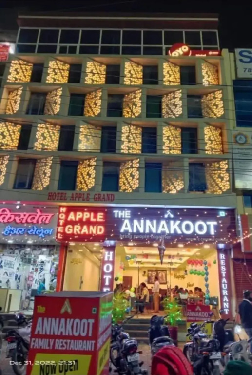 OYO 70780 Hotel Apple Grand