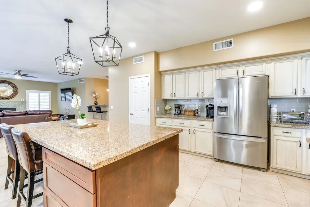 Heated Pool & Fire Pit: Family Home in Chandler