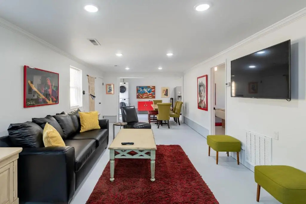 NEW LISTING Completely Renovated Laid Back Casual Beach Bungalow