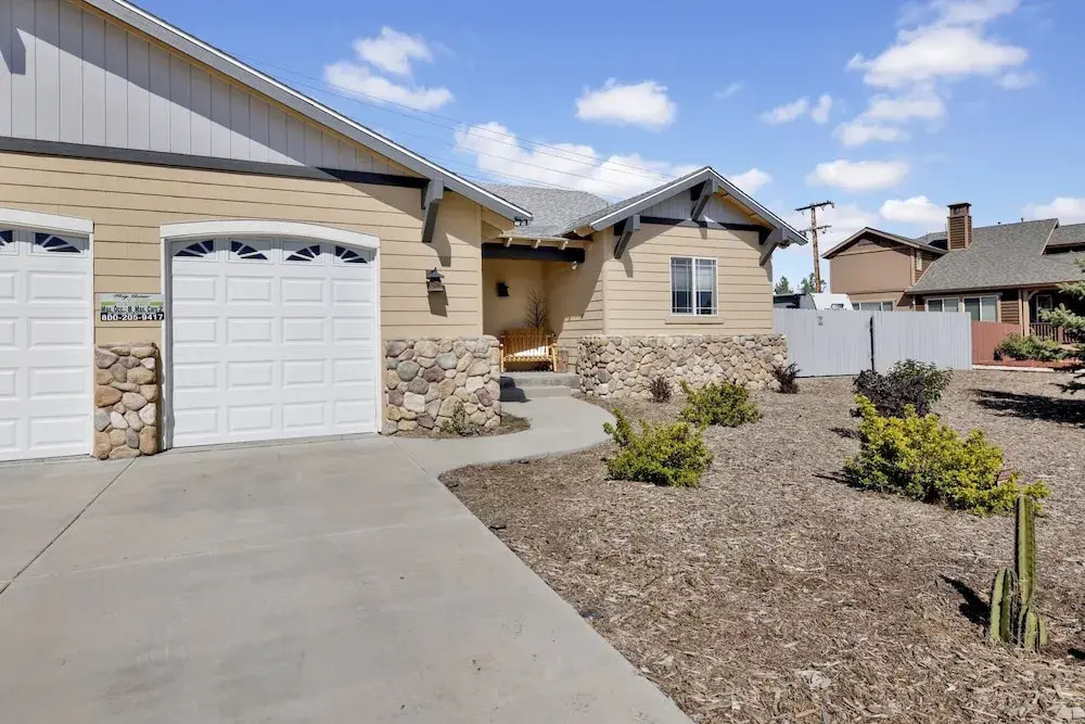 2167-maple Bear Retreat 3 Bedroom Home by RedAwning