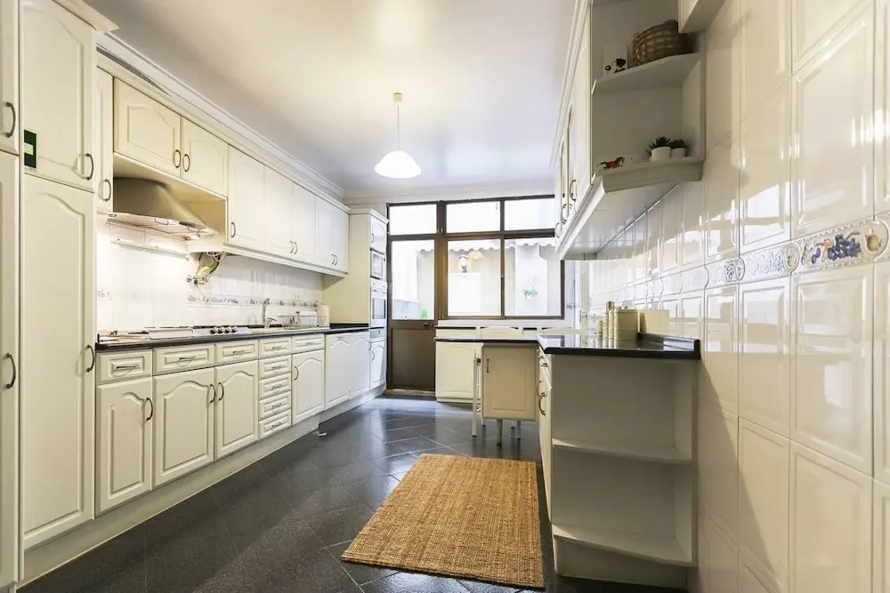 Stylish Apartment with Private Terrace and Garage
