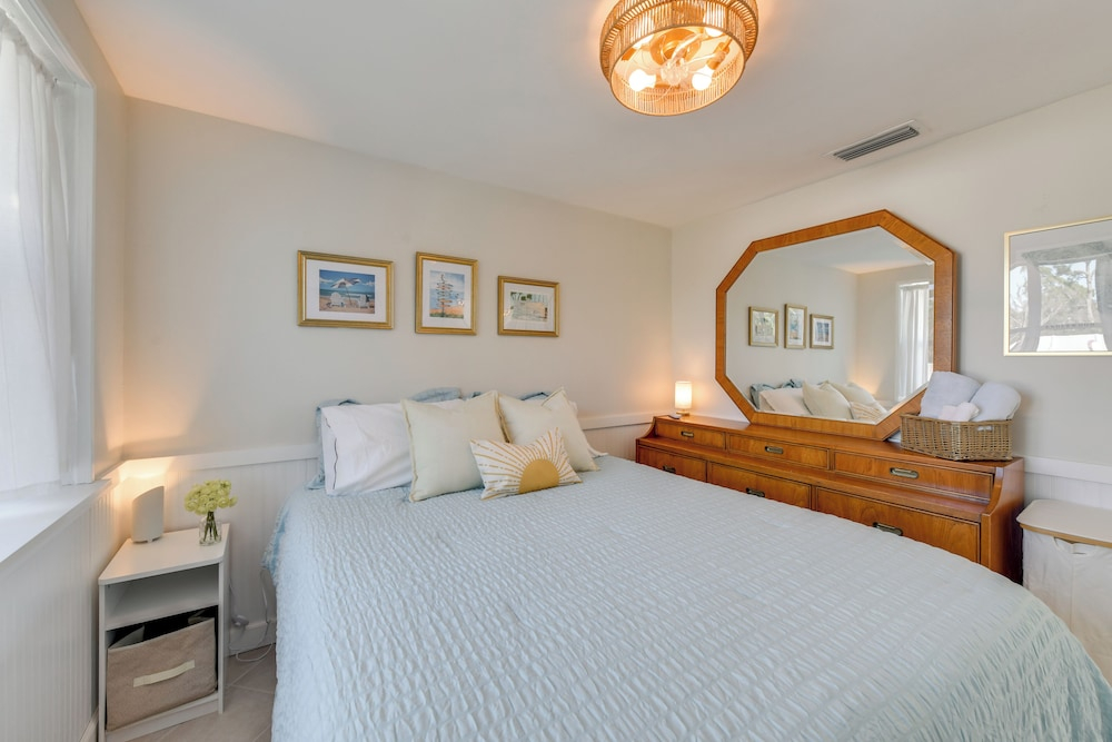 Steps to Dtwn & Bay! Snowbird Escape in Englewood