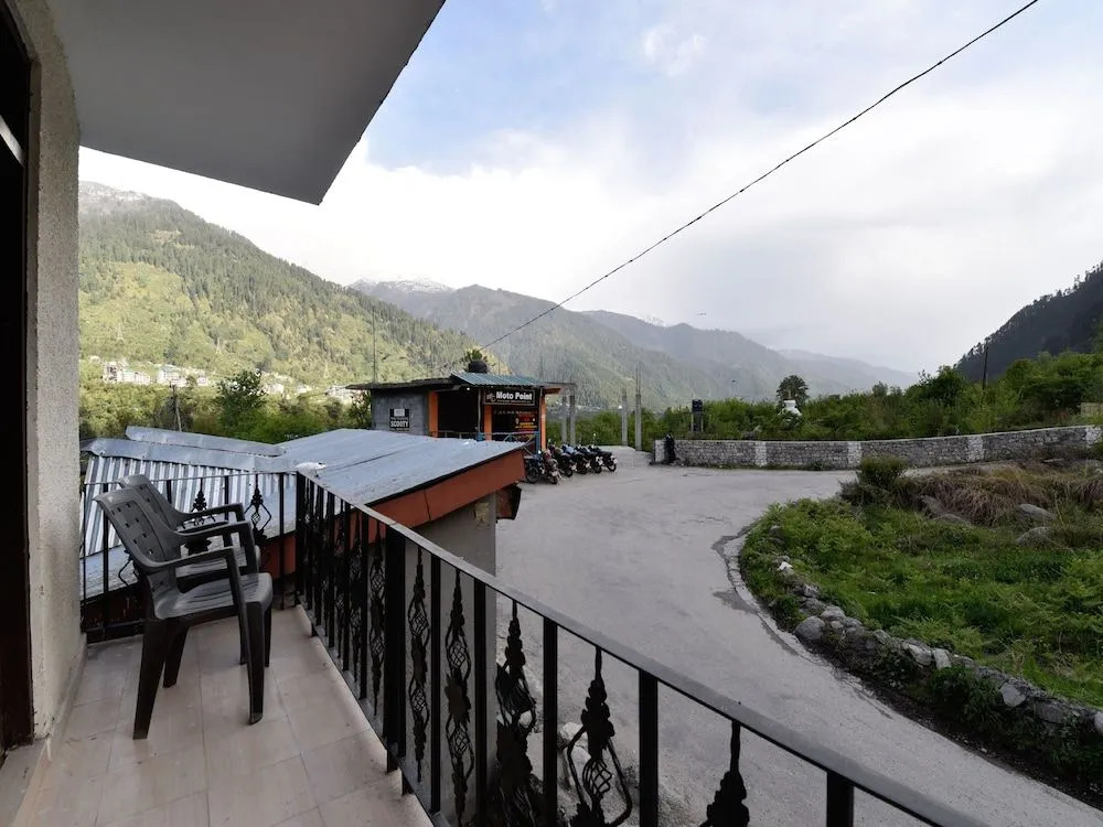 OYO 13387 Hotel Kartik