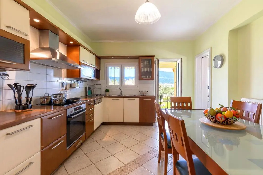 Spyrelia Villa with Private Pool & Outdoor Hot Tub