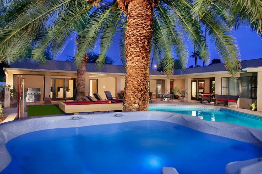 AZ Oasis! Heated Pool & Spa - Sport Court & Putting Greens Pool Table & Games!