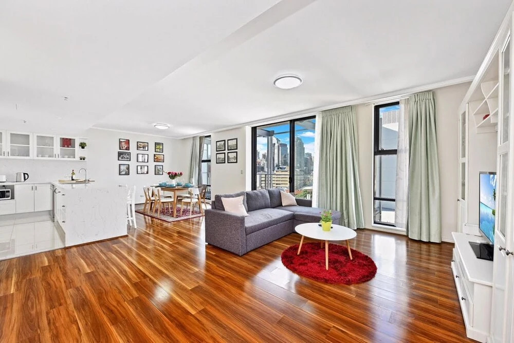 Deluxe Sydney Central Penthouse with Pool and Gym