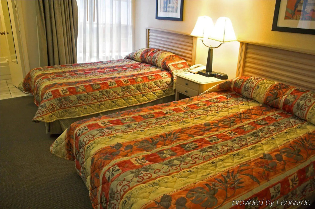 Baymont Inn & Suites Tampa Near Busch Gardens
