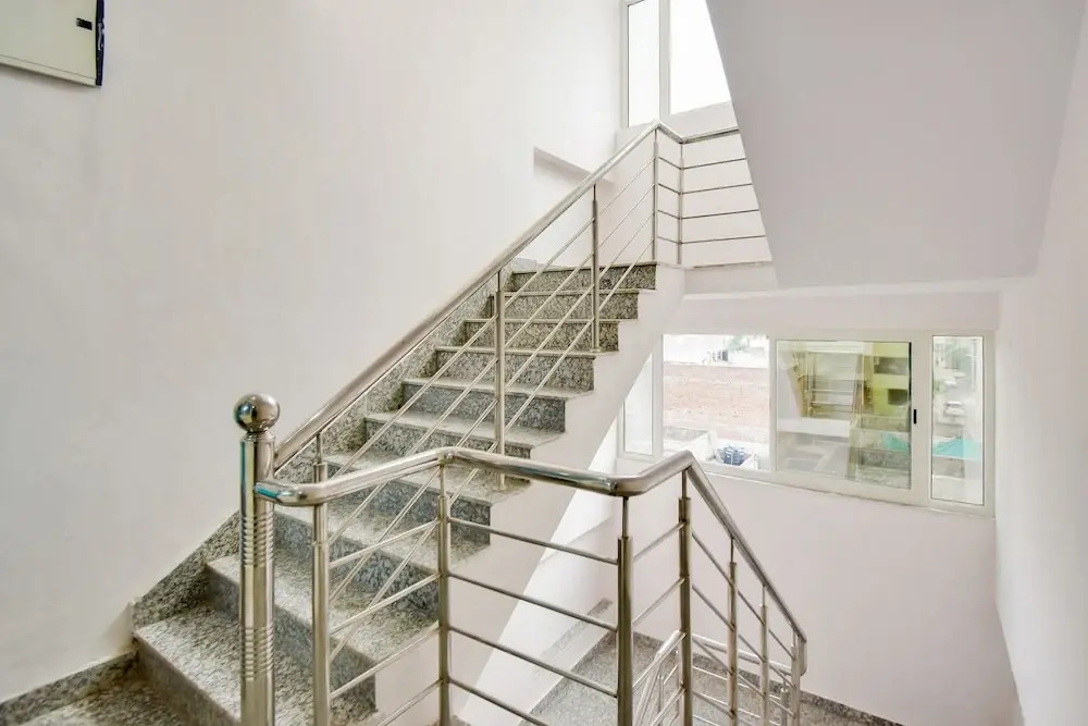 Oyo 47025 Hotel Rishabh Inn