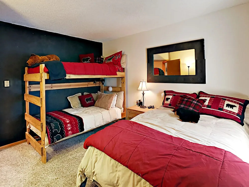 Creekside Townhouse #300 - 3 Br townhouse by RedAwning