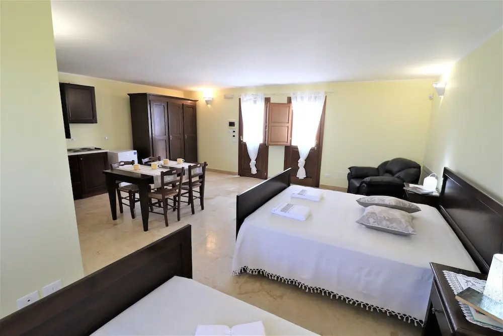 B b With Swimming Pool Tenuta Agrumi del Salento Triple Deluxe Citrus Attic