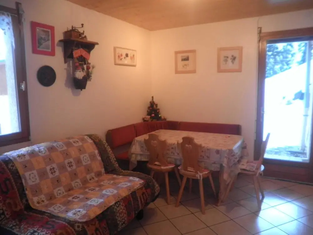 Lou Services Apartment CH196  LSI 001