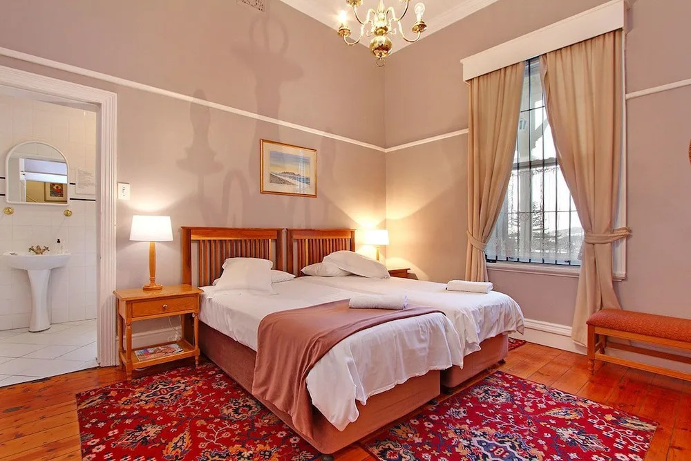 Hillcrest Manor Guesthouse