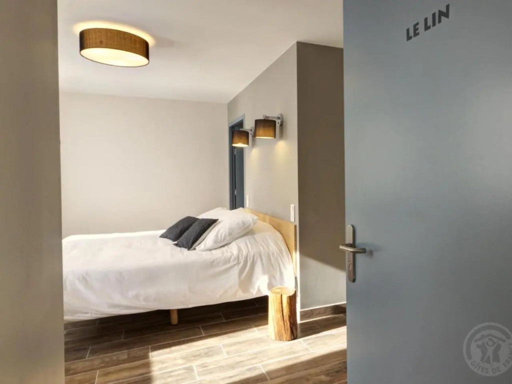 Gîte spacieux avec espace extérieur et jacuzzi à Montchal - FR-1-496-234