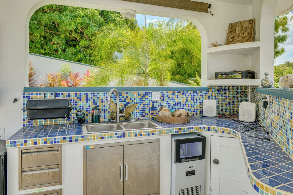 Resort-style Living Near Shore! Vieques Retreat