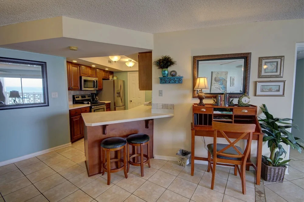 465 El Matador - One Bedroom - Condo