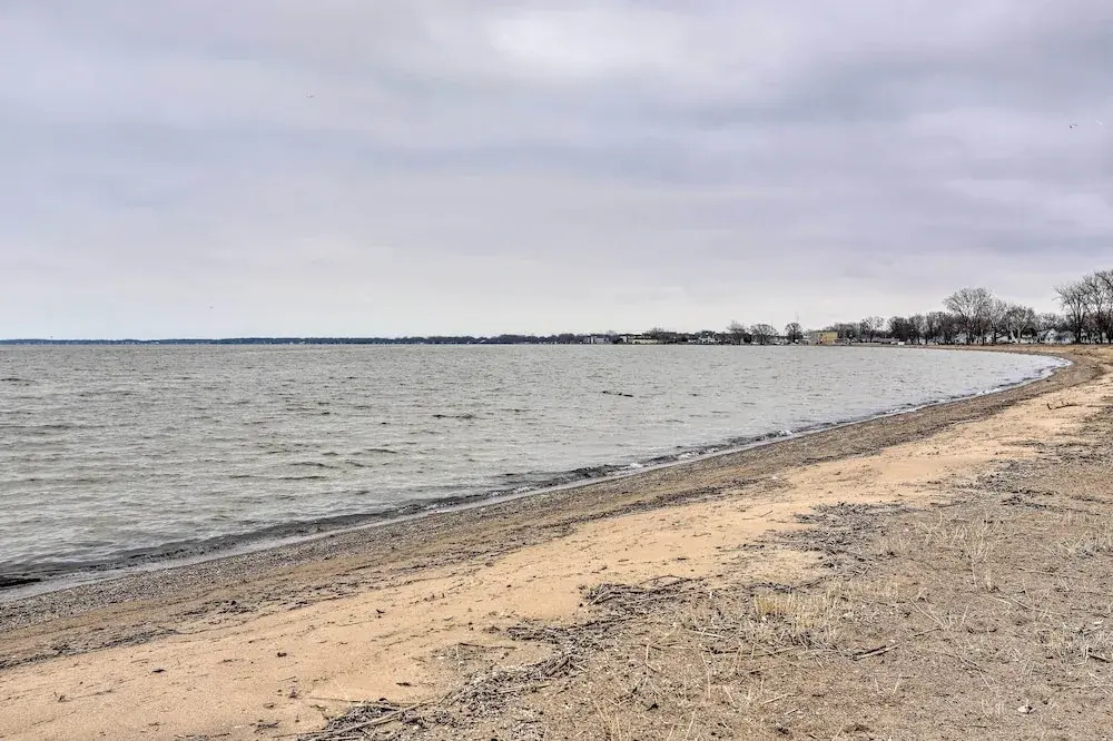 Port Clinton Getaway - Walk to Beach & Restaurants