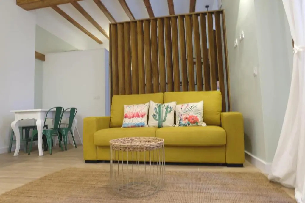 LA MOMA Apartments & Room