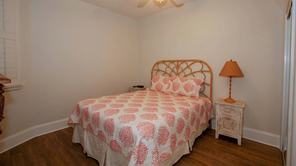 Renovated Three Bedroom - Unit Crb0211