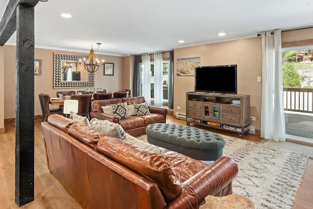 Winterset 1 4 Bedroom Condo by RedAwning