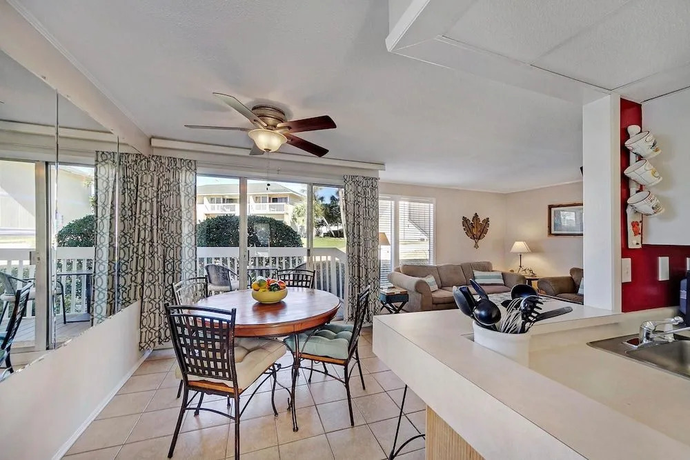 Love Me 1037 - 1 Br Condo