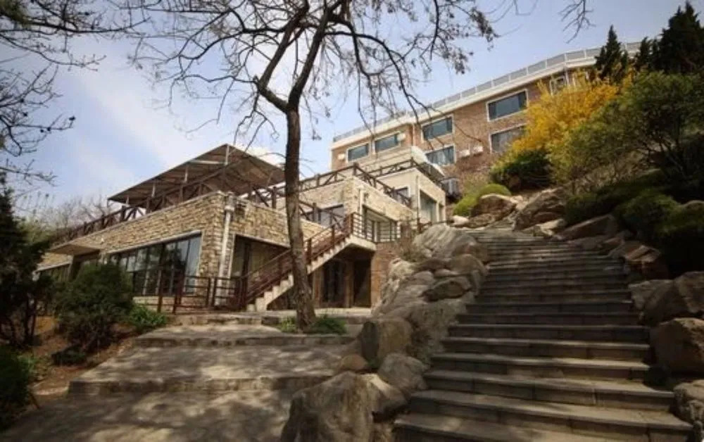 Yanwoling Garden Hotel