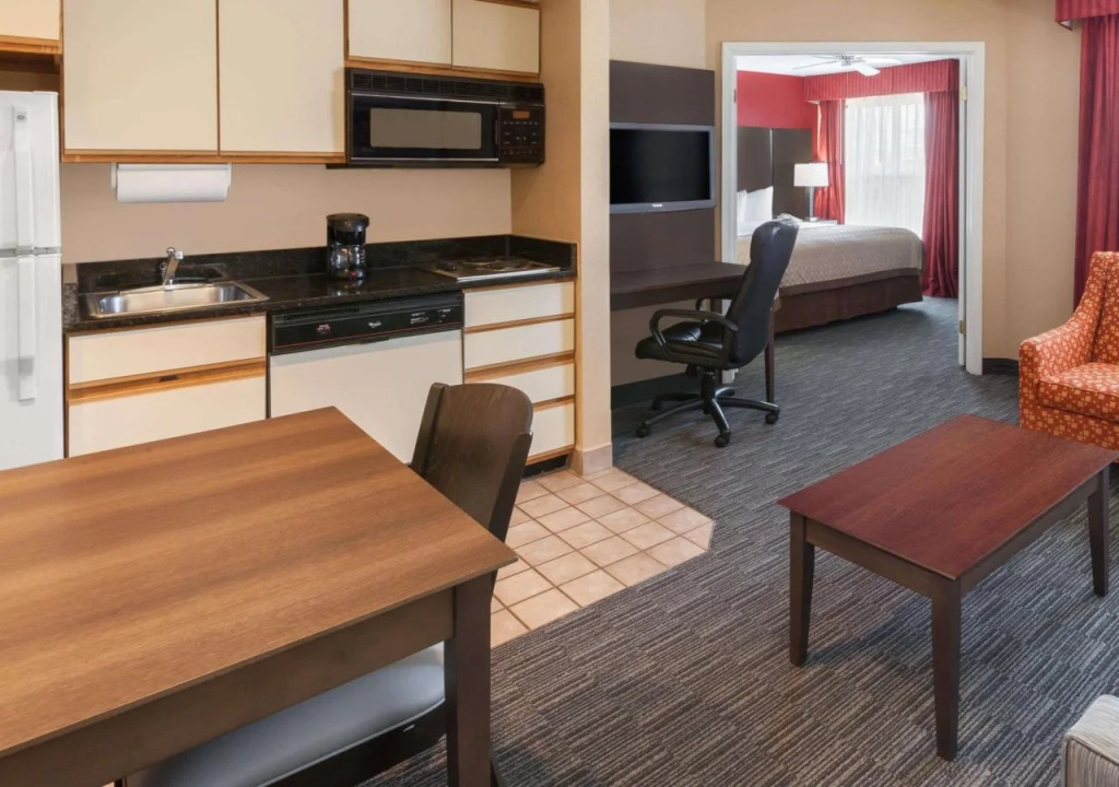 Birch Hill Suites Detroit-Warren