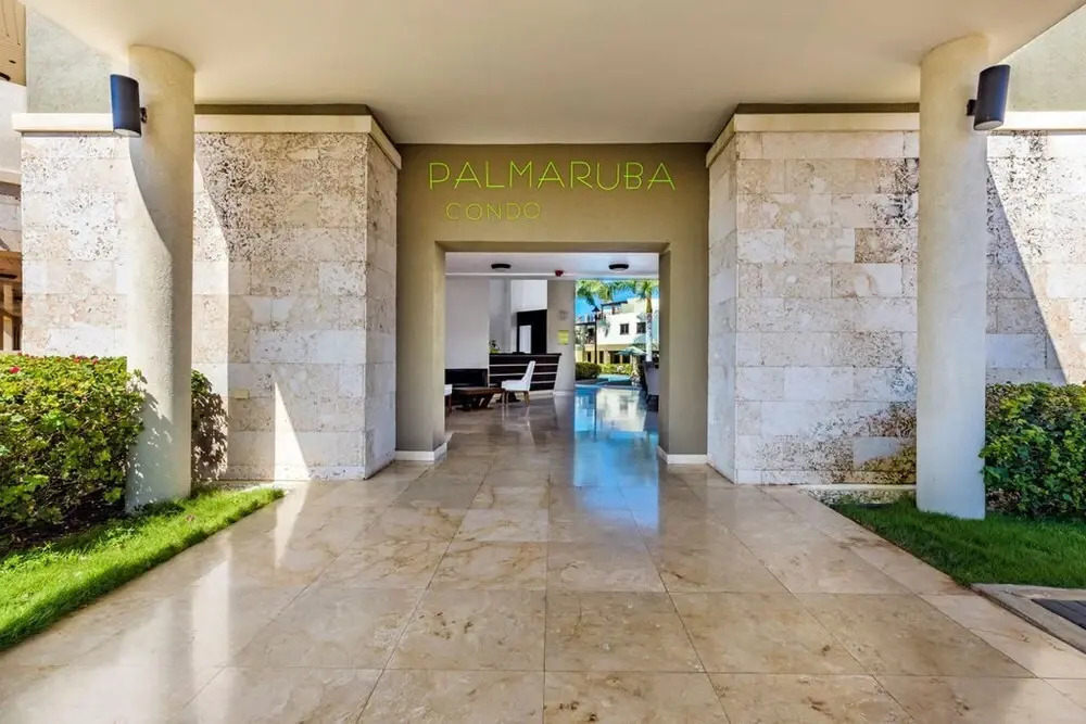 Luxury 1BR Condo Great Location Amenities