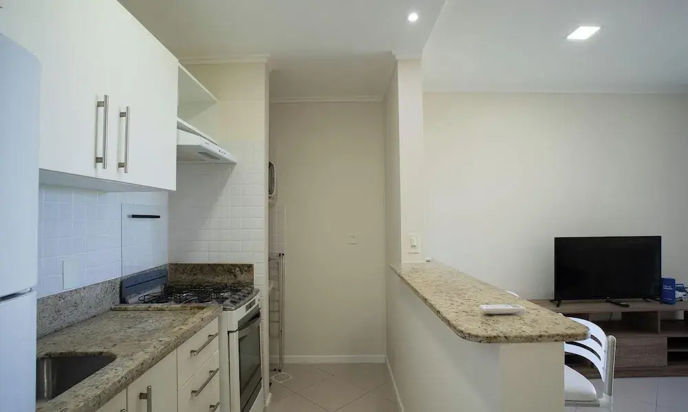 Beachfront Condominium w/ Pool in Morro das Pedras - Pros