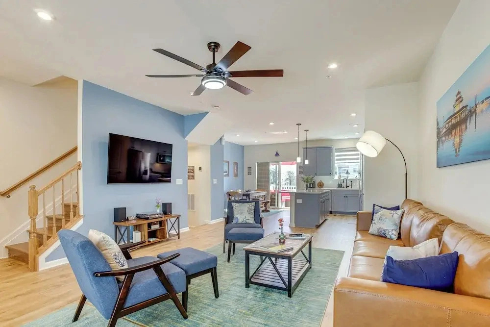 Walk to Dtwn: Waterfront Eastern Shore Townhome
