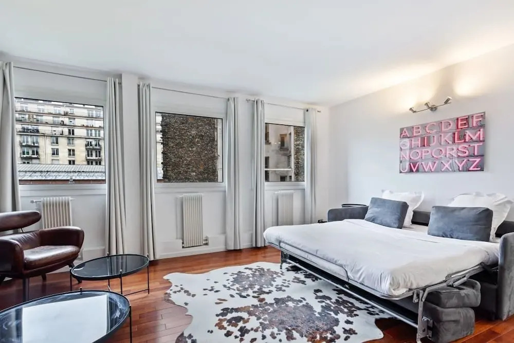 Stunning One Bedroom Apartment Sleeps 5, in Paris